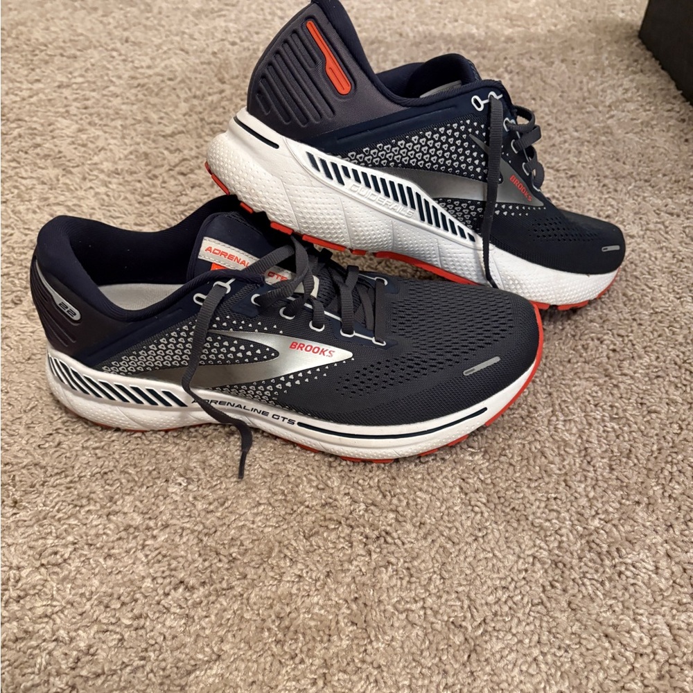 Brooks Adrenaline GTS 23 shoe